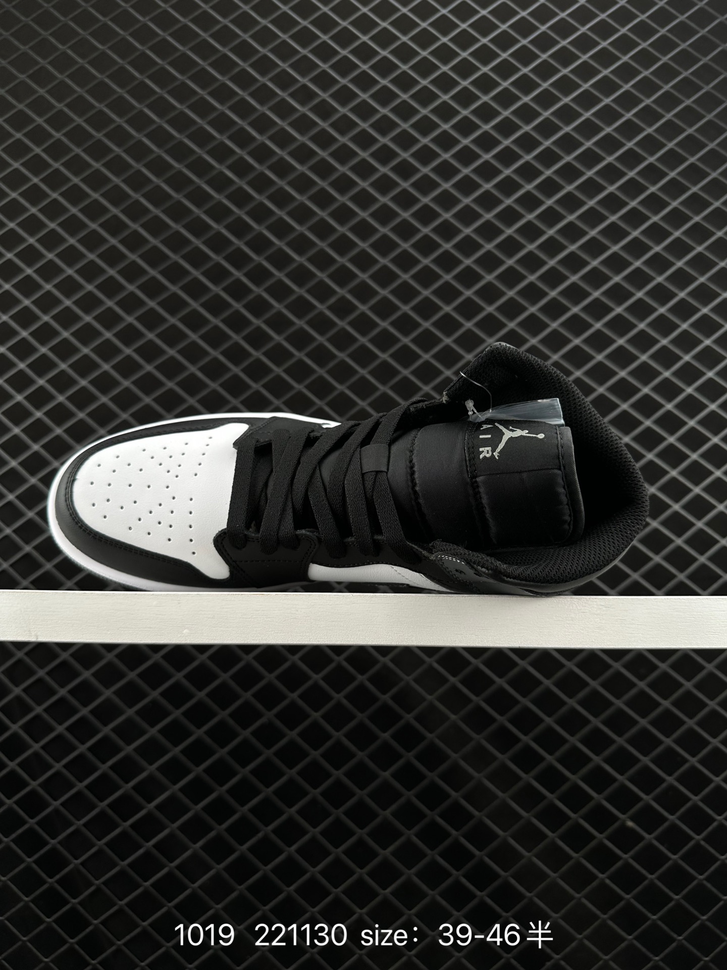 NIKE Air Jordan 1 Retro Mid”Reverse Black Toe“